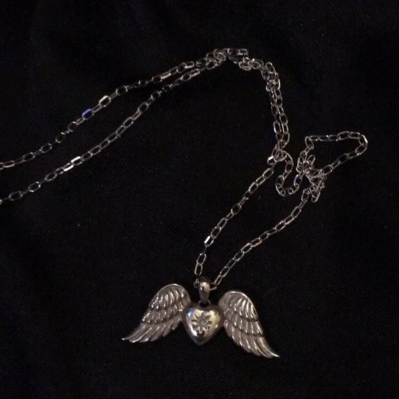 artisan old style crafting Jewelry - Vintage sterling silver necklace heart and wings